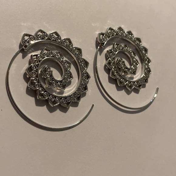 Boho Silver Heart Swirl Round Earrings - Picture 4 of 7